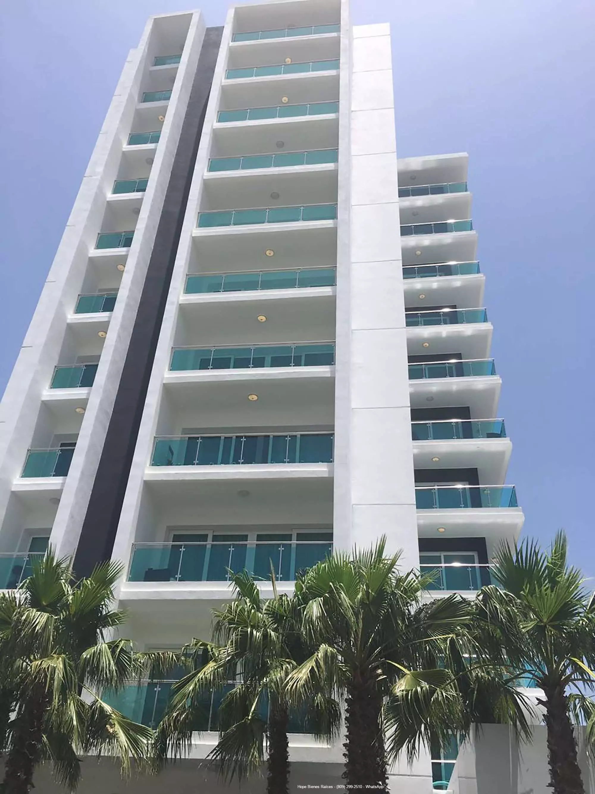 Vendo Lujoso Apartamento en Torre en La Esmeralda