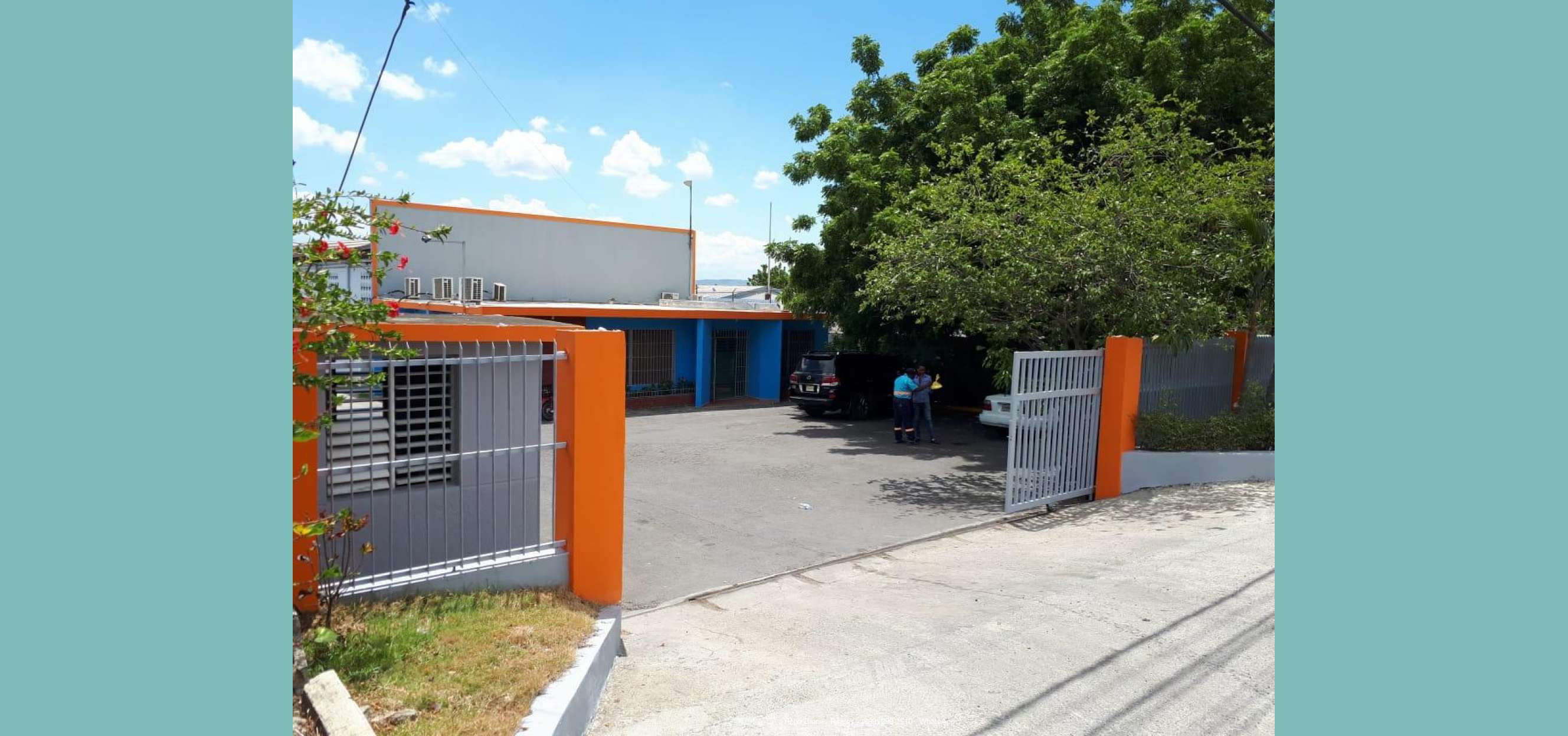 Vendo Nave Industrial con  más de 1200 m2 Construcción