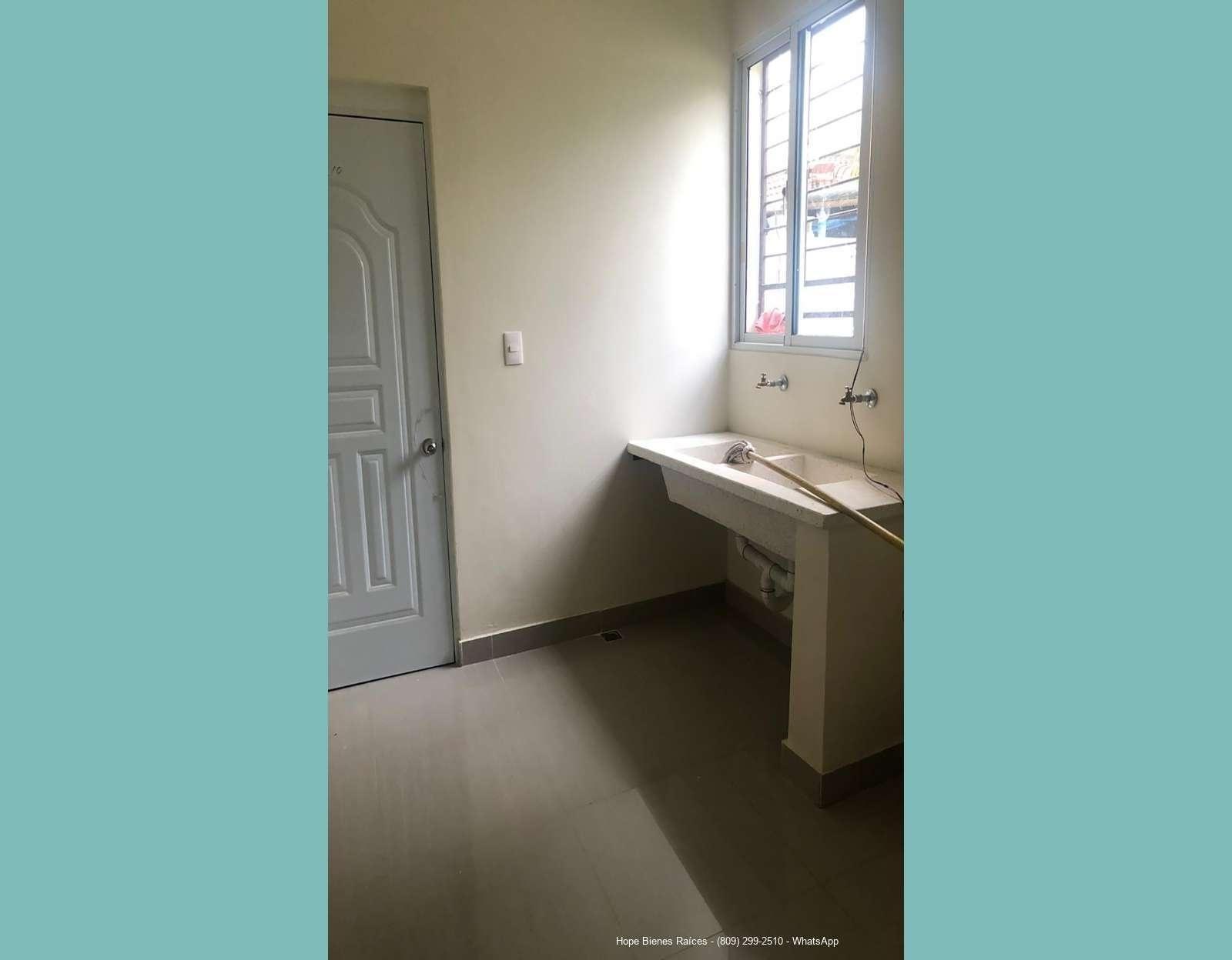 14-Área de lavado y puerta a cuarto servicio