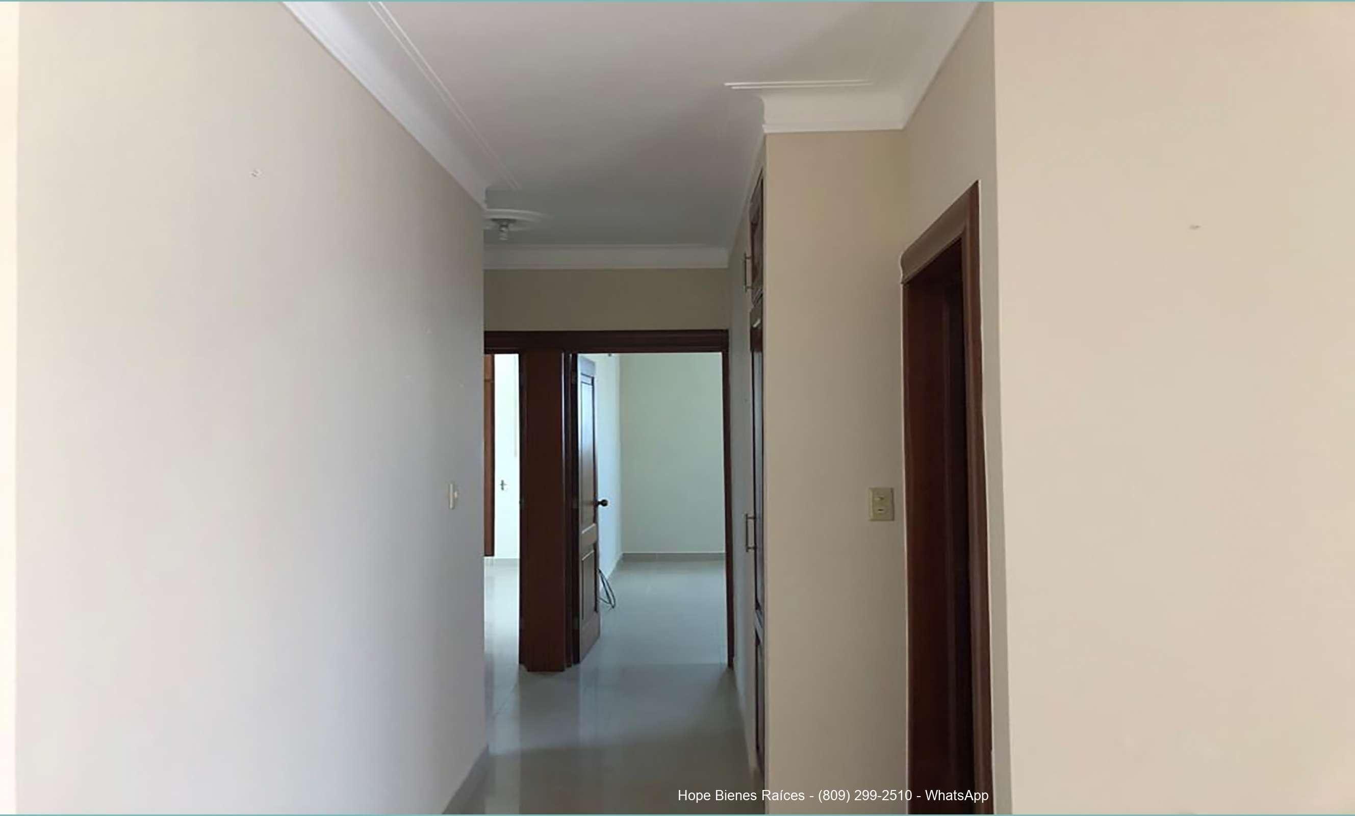 Pasillo a las habitaciones
