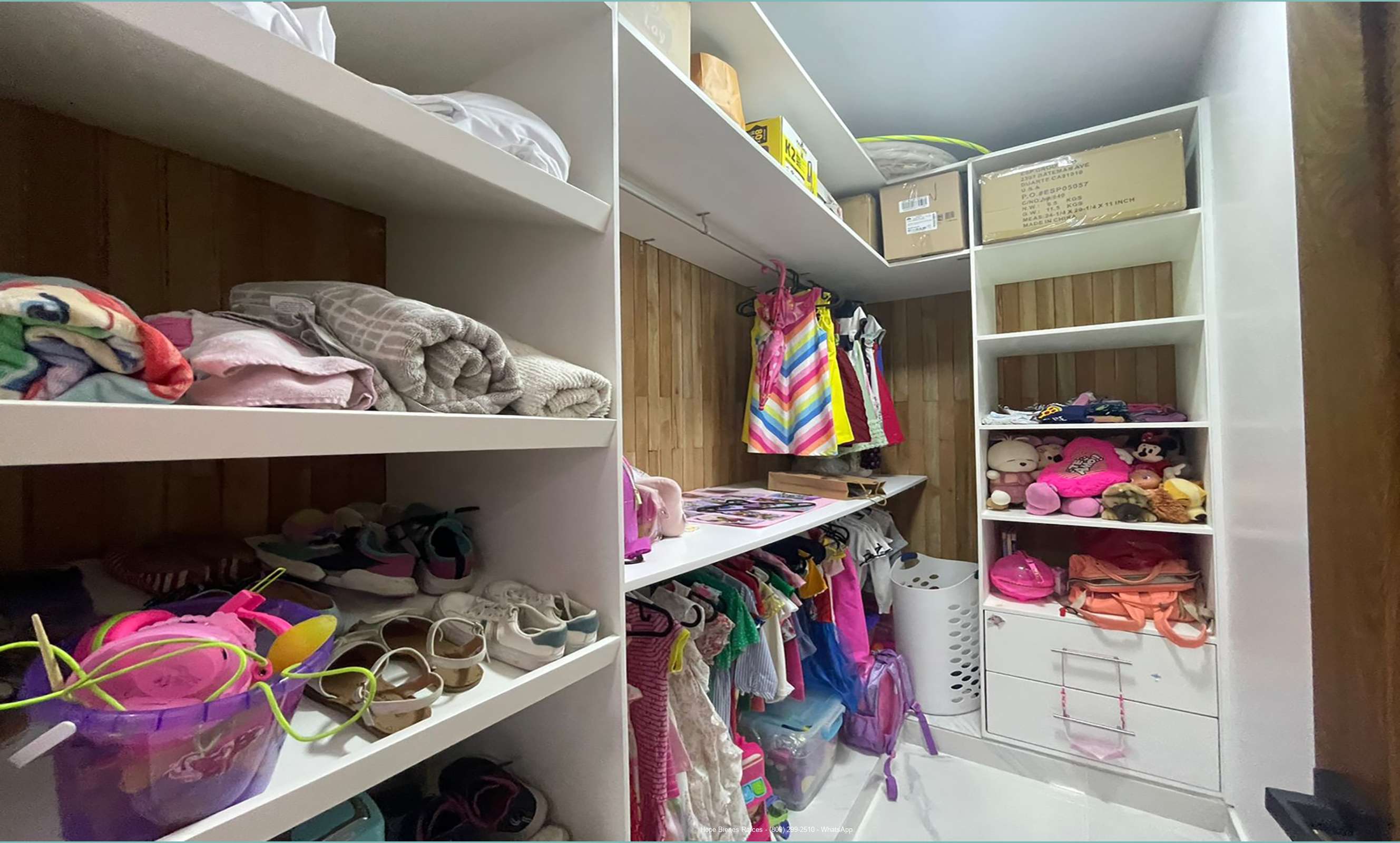 Walk in closet forrado en cedro