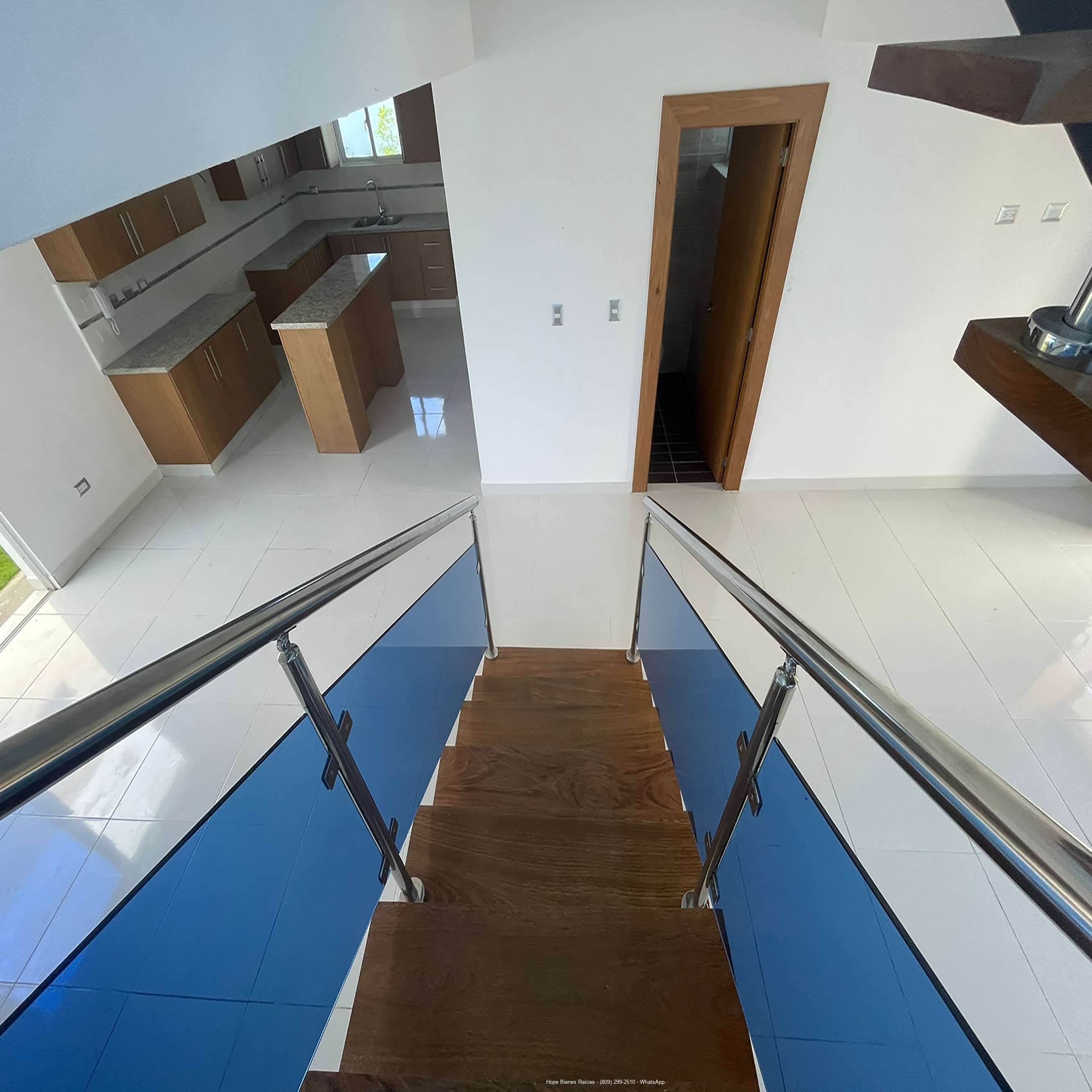 Escalera medio baño