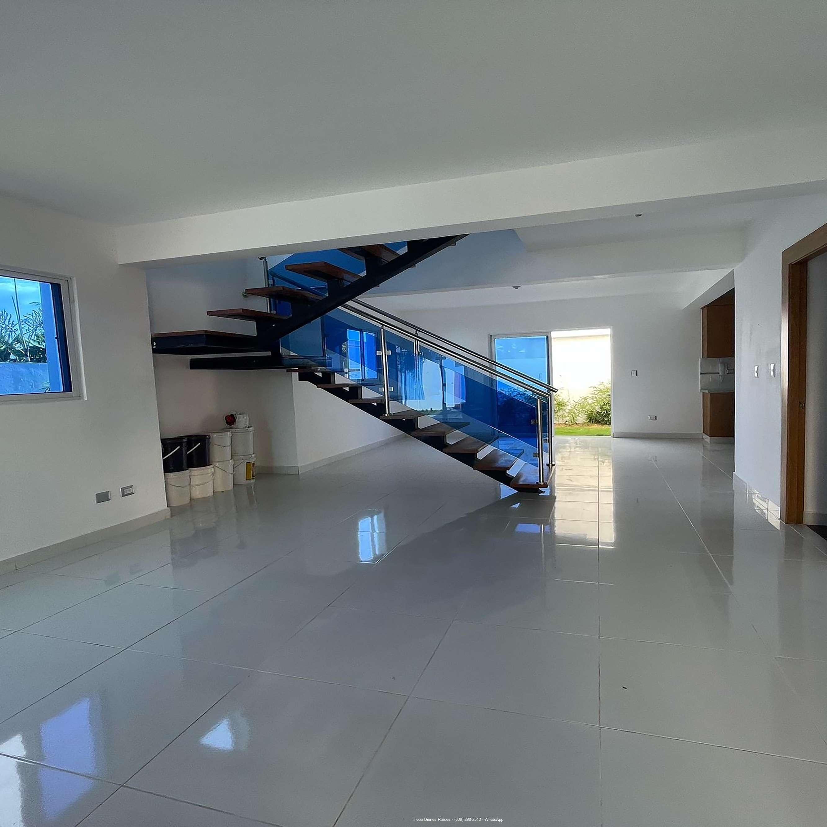 Gran sal´øn y escaleras