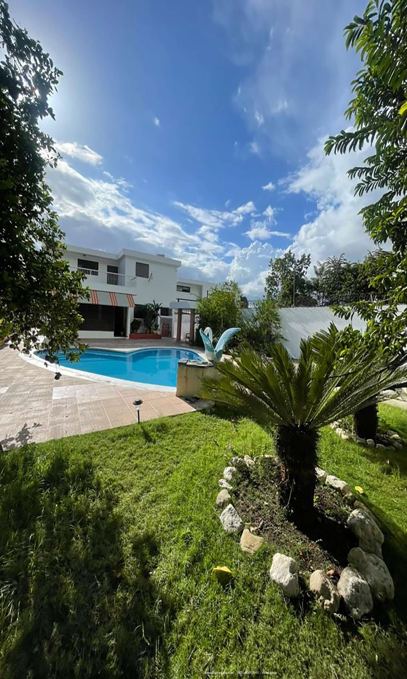 Patio con piscina
