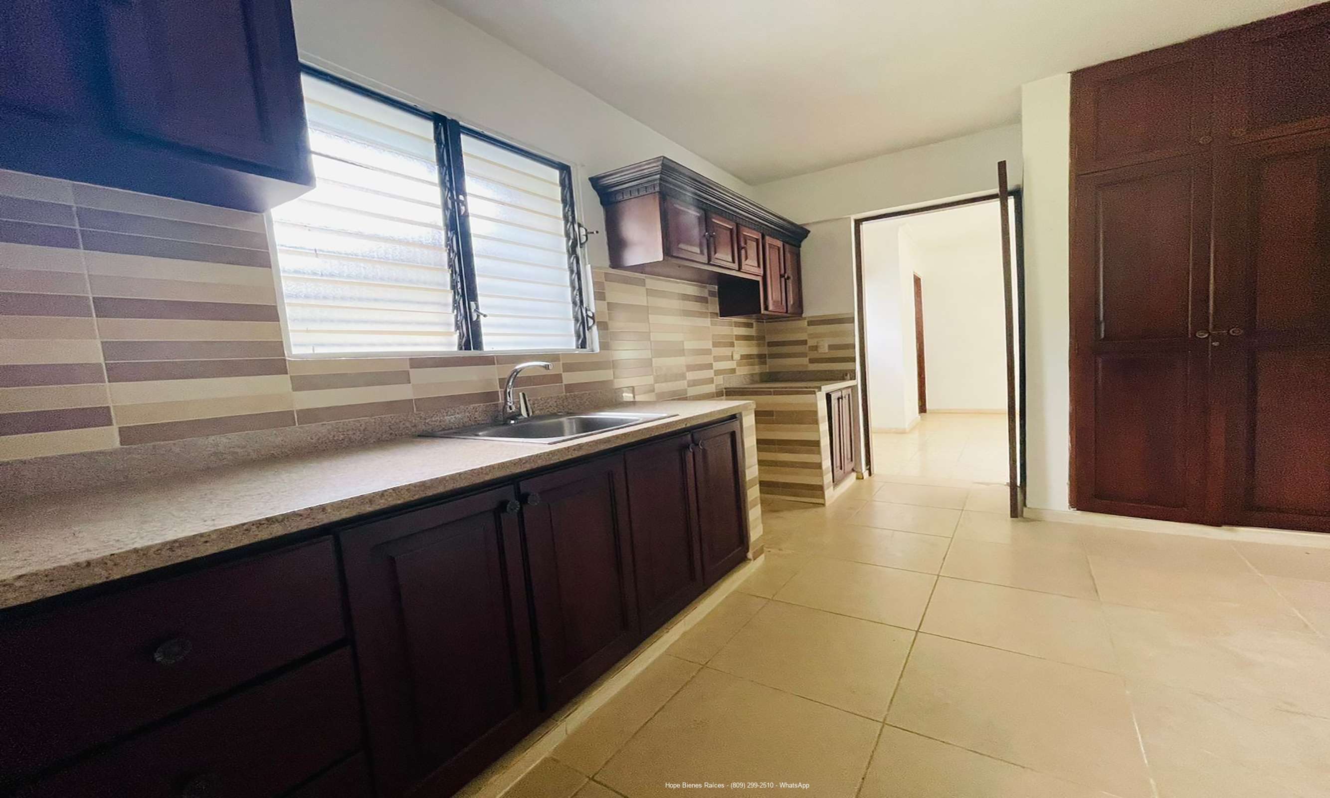 Cocina acceso a cuarto servicio
