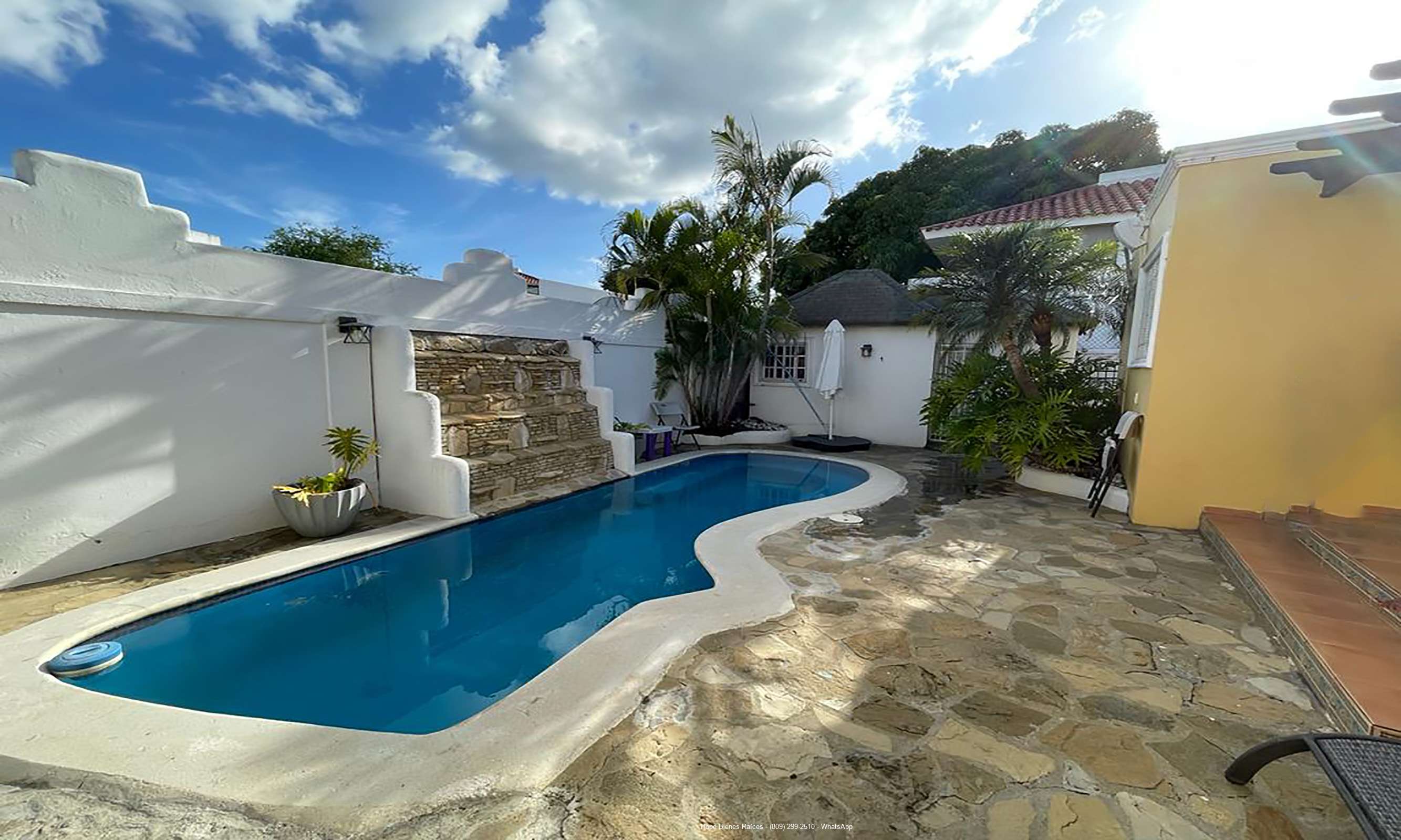4 - Piscina con cascada