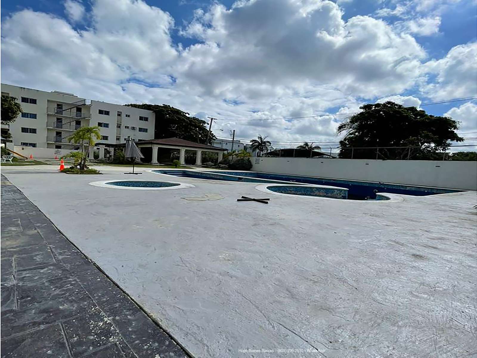Áreas sociales con piscina