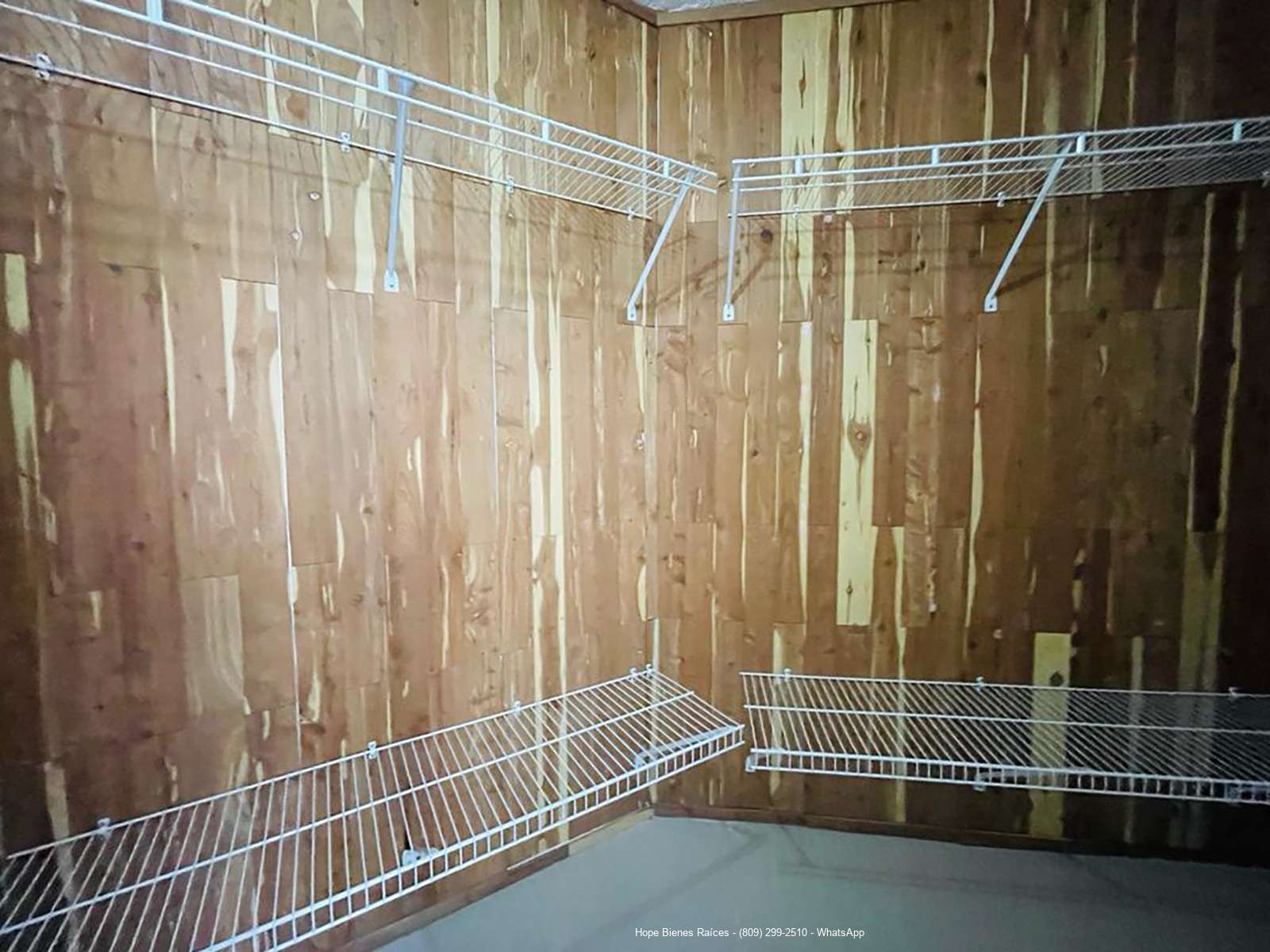 Walk in closet forrado en cedro