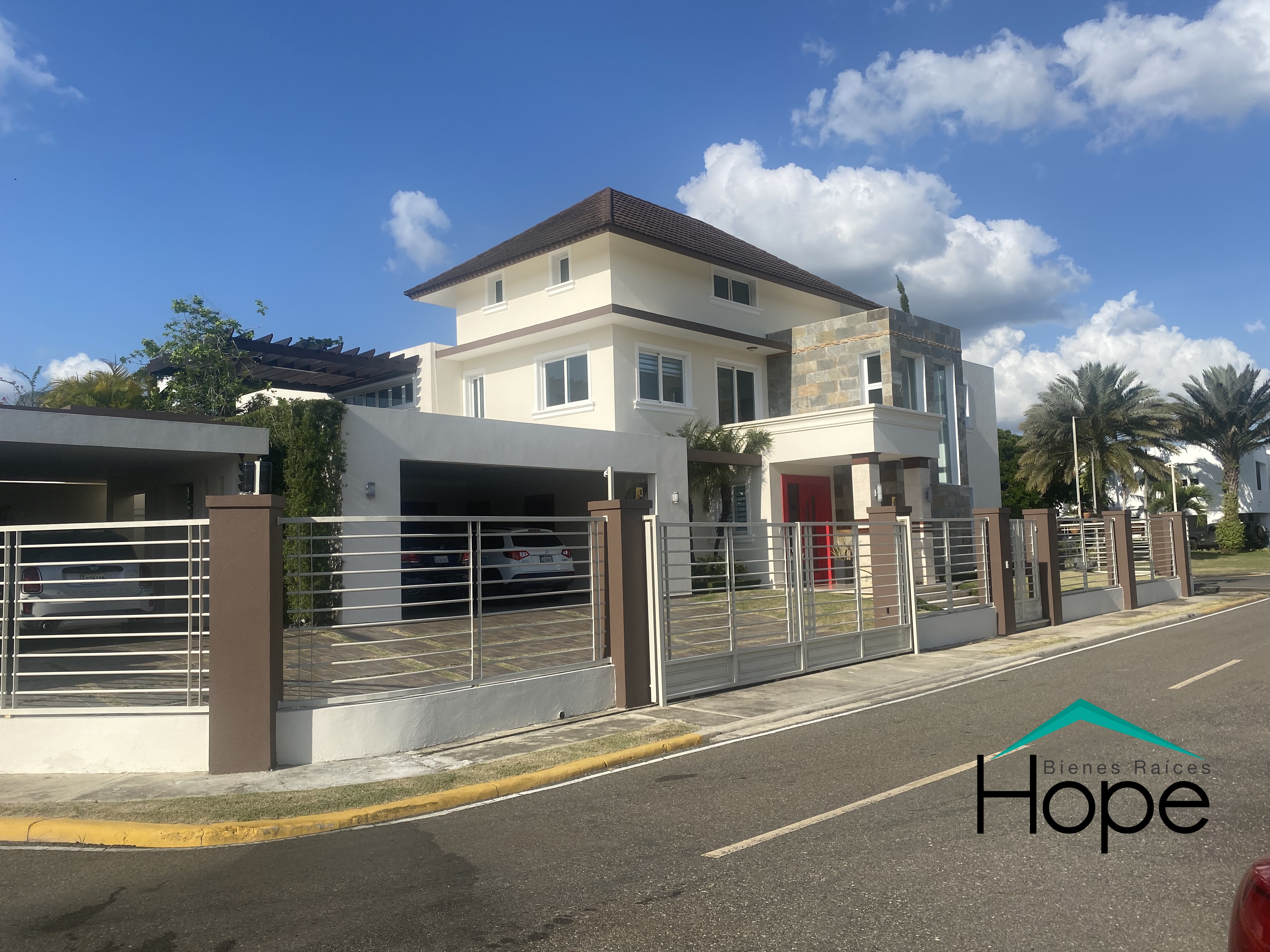 Vendo Residencia de Lujo en Los Samanes